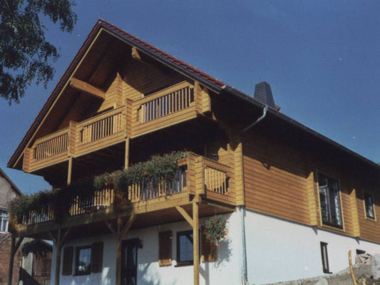 Wohnblockhaus - Eisenach - Thüringen - Blockhaus - Hanghaus - Eschwege - Geinhausen - Frankfurt - Blockhausbau - Schweinfurt - Bad Kissingen - Wertheim - Bamberg - Würzburg - Holzhäuser - Fulda - Wiesbaden - Hessen - Frankfurt - Darmstadt - Blockhaus 
