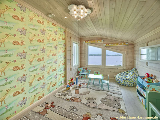 Kinderzimmer im Blockhaus - Innenansichten mit Tapete und Lasur