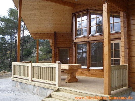 BLockhaus Wittstock mit Terrasse - Hausbau - Holzhaus - Lauchhammer - Elsterwerda - Berlin Brandenburg - Einfamilienhaus - Wohnhaus - Wohnblockhaus - Bungalow - Holzhäuser in Blockbauweise - Blockhäuser - Blockhausbau - Architektenhaus - Massivholzhaus   