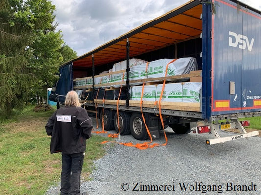 Der Trailer konnte problemlos die Baustelle in Bayern erreichen und das Entladen kann beginnen - Bamberg - Nürnberg  