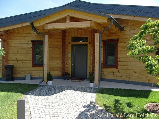 Aufwendiges Architektenhaus - Holzhaus in Blockbauweise -  Blockhaus Kassel - Mörfelden-Walldorf - Hühnfeld - Bad Salzschlirf - Blockhaus Bungalow 