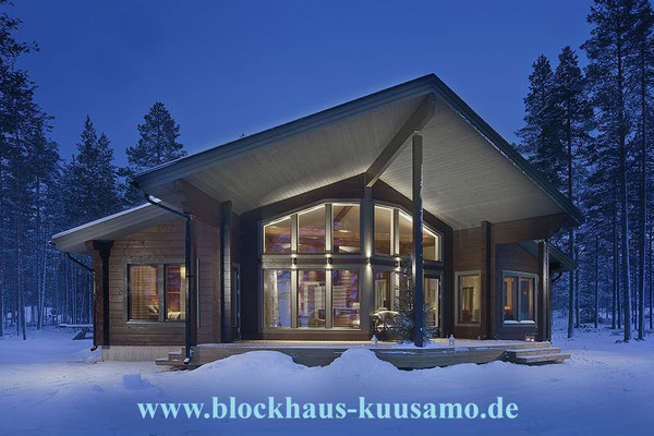 Architektenhaus in massiver Blockbauweise im Winter
