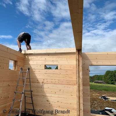 Blockhausmontage bei Bayreuth - Holzhaus in Blockbauweise - Coburg - Schweinfurt - Würzburg 