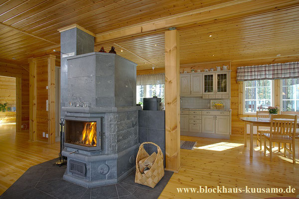 Specksteinofen im Holzhaus - Kaminofen, Einrichten, Bodenplatte, Wohnen, Blockhaus bauen, Typenhaus, Typenhäuser, skandinavisch bauen, Kamin, Massivblockhaus