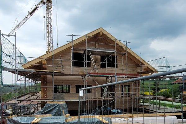 Blockhausbaustelle am Hanggrundstück in Hessen 