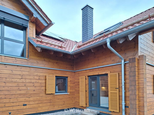 Architektenhaus - Nach individueller Planung produziertes und gebautes Holzhaus in echter Blockbauweise 
