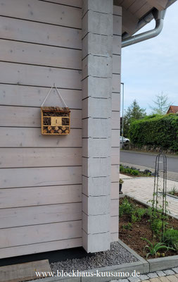 Wandaufbau für Massivholzhäuser in Blockbauweise mit traditionellen Lamellenbalken 
