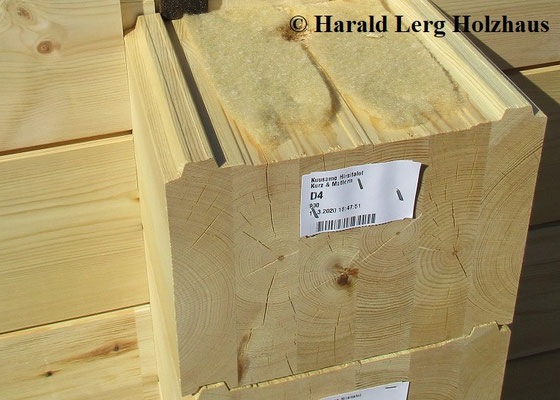 Finnische Holzhäuser - Traditionelle Eckverkämmung - Lamellenbalken aus Polarkiefer im Blockhausbau 