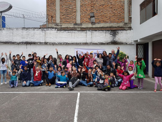 Photo souvenir avec les enfants de l'association Sonido de Libertad