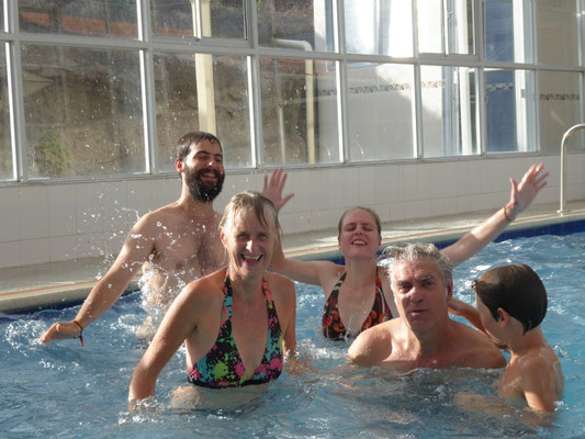 Pause rafraichissante dans la piscine