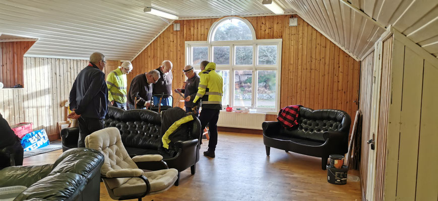 Gardiner och fondväggen är nermonterade