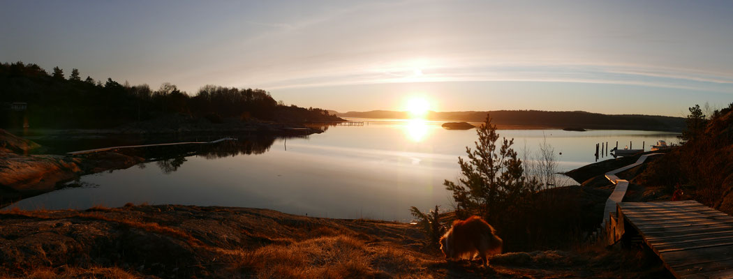 Soluppgång i klåvan mellan Ängön och Flatön, april 2015. Foto: Anders Roxfelt