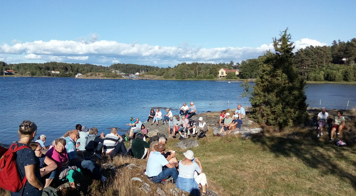 Kulturvandring på Ängön med Mats Persäng. 2017. Foto: