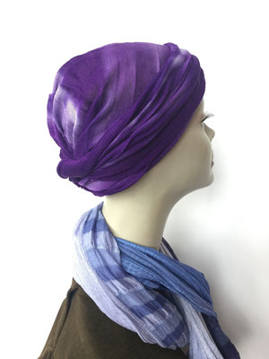 Modell G40 - Vreni Lorenzini - Kopfbedeckungen kaufen - Baumwollschlauch oder Seidenjersey-Foulard als Chäppli violett