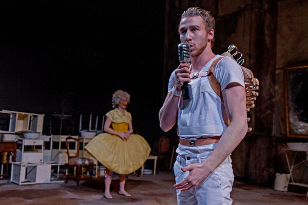 Dysmorphomanie, Sorokin, Schauspiel Stuttgart, Wolfgang Michalek, Julian Marbach, Sara Kittelmann