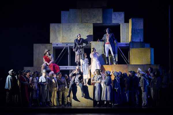 Saarländisches Staatstheater Saarbrücken, Napoleon, Regie Armin Petras, Bühne Julian Marbach, Kostüm Cinzia Fossati, Video Maria Tomoagia, Musik Nicolai Gonther