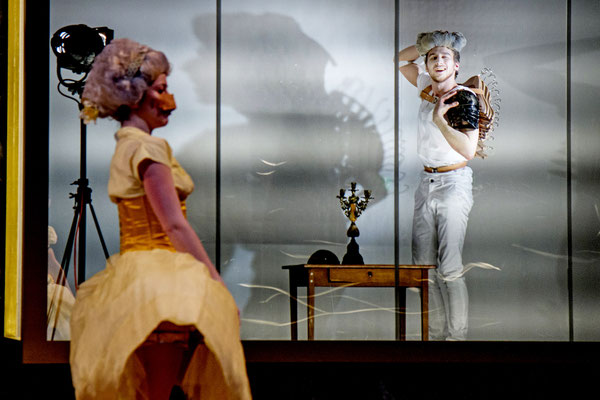 Dysmorphomanie, Sorokin, Schauspiel Stuttgart, Wolfgang Michalek, Julian Marbach, Sara Kittelmann