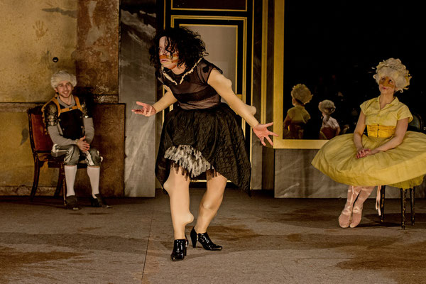 Dysmorphomanie, Sorokin, Schauspiel Stuttgart, Wolfgang Michalek, Julian Marbach, Sara Kittelmann
