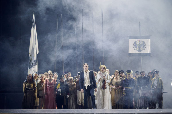 Saarländisches Staatstheater Saarbrücken, Napoleon, Regie Armin Petras, Bühne Julian Marbach, Kostüm Cinzia Fossati, Video Maria Tomoagia, Musik Nicolai Gonther