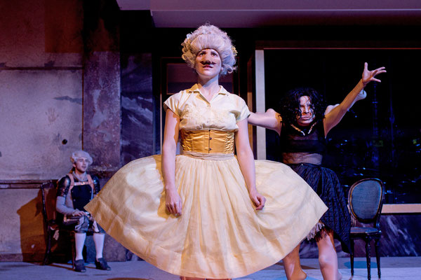 Dysmorphomanie, Sorokin, Schauspiel Stuttgart, Wolfgang Michalek, Julian Marbach, Sara Kittelmann