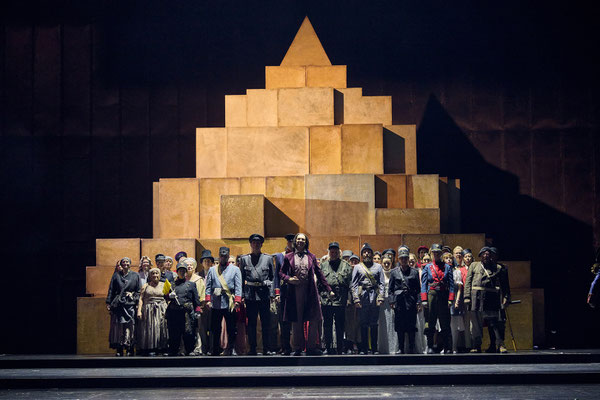 Saarländisches Staatstheater Saarbrücken, Napoleon, Regie Armin Petras, Bühne Julian Marbach, Kostüm Cinzia Fossati, Video Maria Tomoagia, Musik Nicolai Gonther