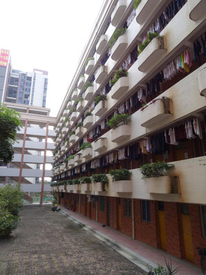 Eines der Wohngebäude der Schüler an der ca. 3500 Schüler zählenden Tangxia Highschool.