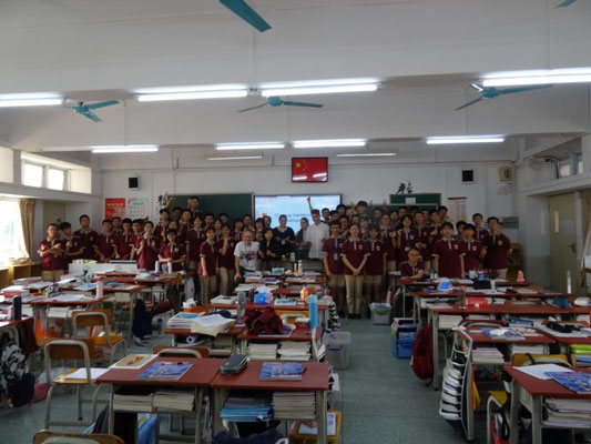 Gruppenfoto in der 1. Schule von Dongcheng.