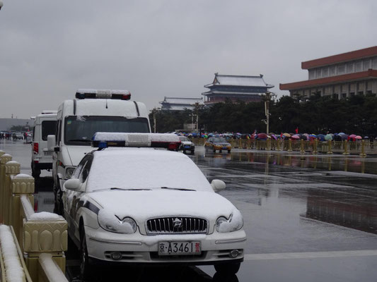 Wie man sieht hatte es am Freitag morgen in Beijing etwas geschneit. Letztes Jahr hatten wir zur gleichen Zeit ca. +18°C !