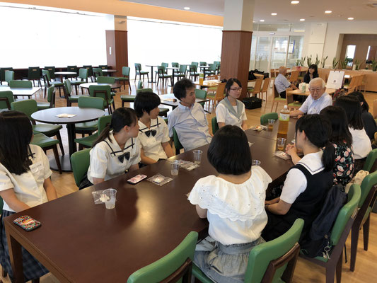 紺谷先生を囲んで茶話会