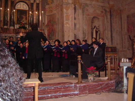 Genn. 2004: Concerto per due pianoforti, organo e coro con la Corale polifonica Jonia di Giarre. Chiesa S. Egidio, Linguaglossa.