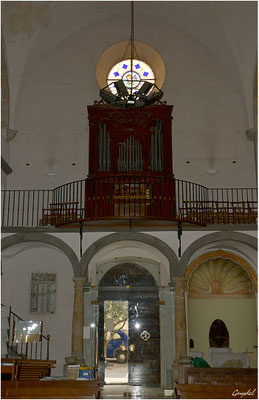 L' orgue au dessus de l'entrée
