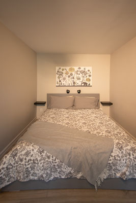 Chambre - lit queen 160 x 200 cm / 60 pouces x 80 pouces 