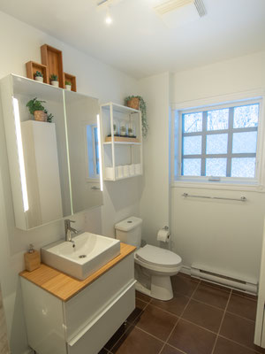 Salle de bain avec douche