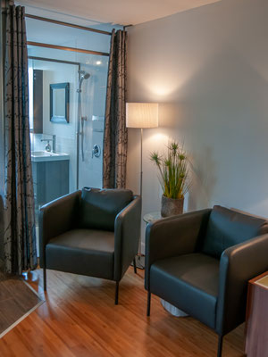 Salle de bain avec douche italienne