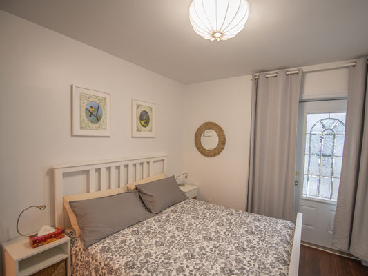 Chambre - lit queen 160 x 200 cm / 60 pouces x 80 pouces 