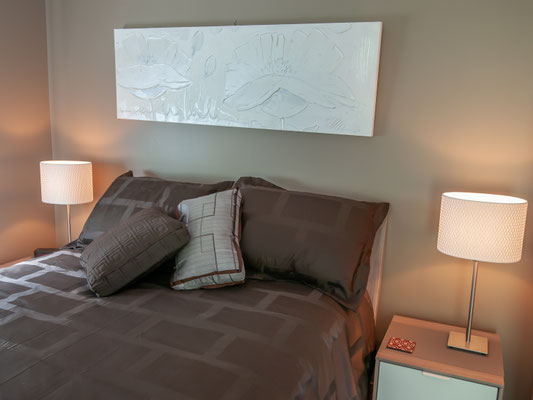 Chambre - lit queen 160 x 200 cm / 60 pouces x 80 pouces 