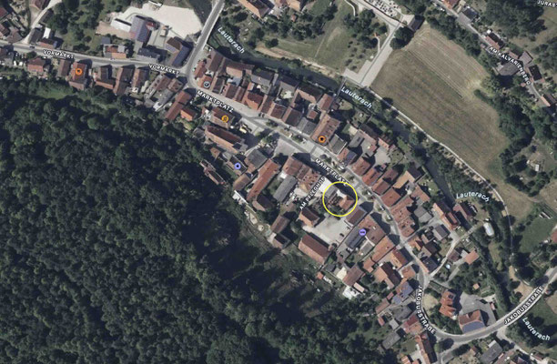Die Lage der Brandruine im Ort