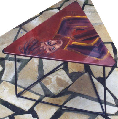 1997 Table triangle métal portrait 