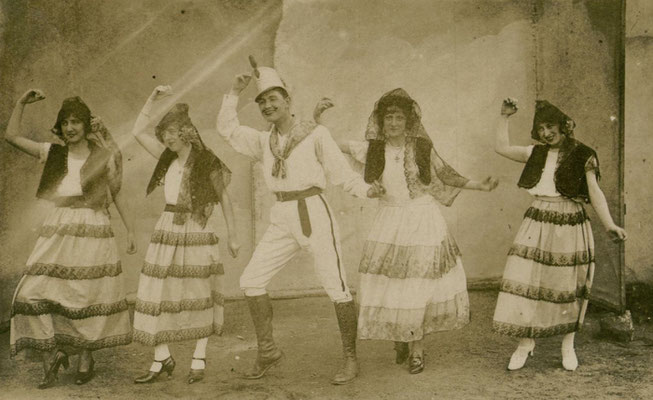 Alphonse XIII (M. Jimmy) et les Espagnoles, pièce "Oh ! Ys !", 2e tableau, juin 1924 / Archives de Brest Métropole - 2OBJ164