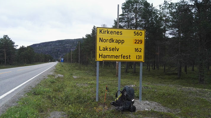 Kurz hinter Alta - an dieser Entfernungstafel fange ich gnadenlos zu heulen an.