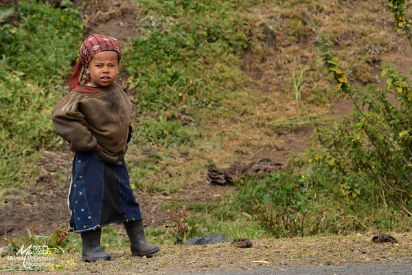 Enfant sur la route des Bale mountains
