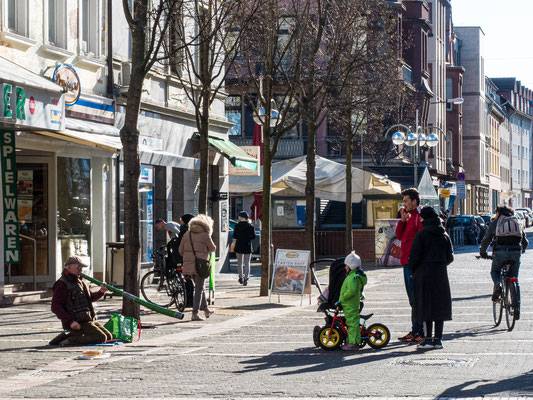 Alphornbläser in Bornheim Mitte