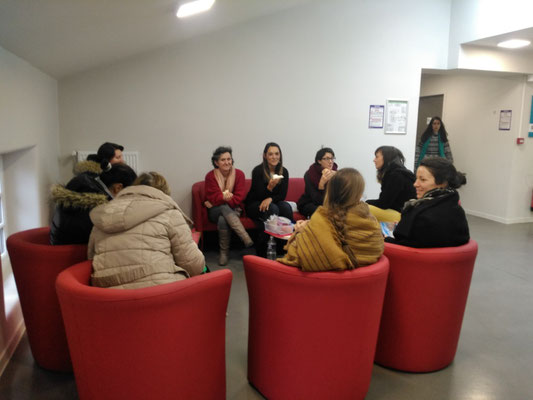 Formateurs et stagiaires à la pause déjeuner