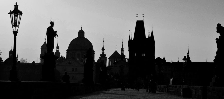 Prag: Karlsbrücke morgends um 7 Uhr