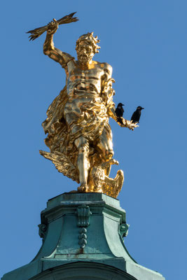 Figur auf Schlossdach