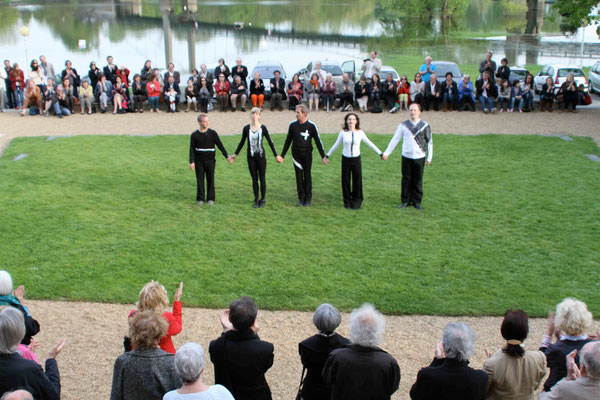 François-Xavier ALEXANDRE, "FX", event chorégraphique de Robert SWINSTON , directeur du CNDC (exposition de l'abbaye de Bouchemaine)