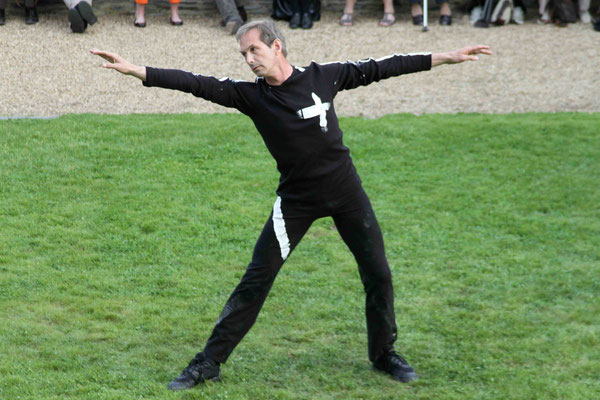 François-Xavier ALEXANDRE, "FX", event chorégraphique de Robert SWINSTON , directeur du CNDC (exposition de l'abbaye de Bouchemaine)