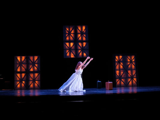 Scénographie de François-Xavier ALEXANDRE de "Couleur Femmes", création chorégraphique de Clarence MUGNIER au Grand Théâtre d'Angers (2013) 