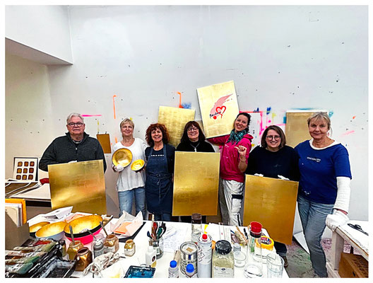 Kreativer Kunstkurs für goldene Oberflächen für jeden.