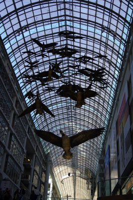 Im Eaton-Center, Torontos größtem Einkaufstempel